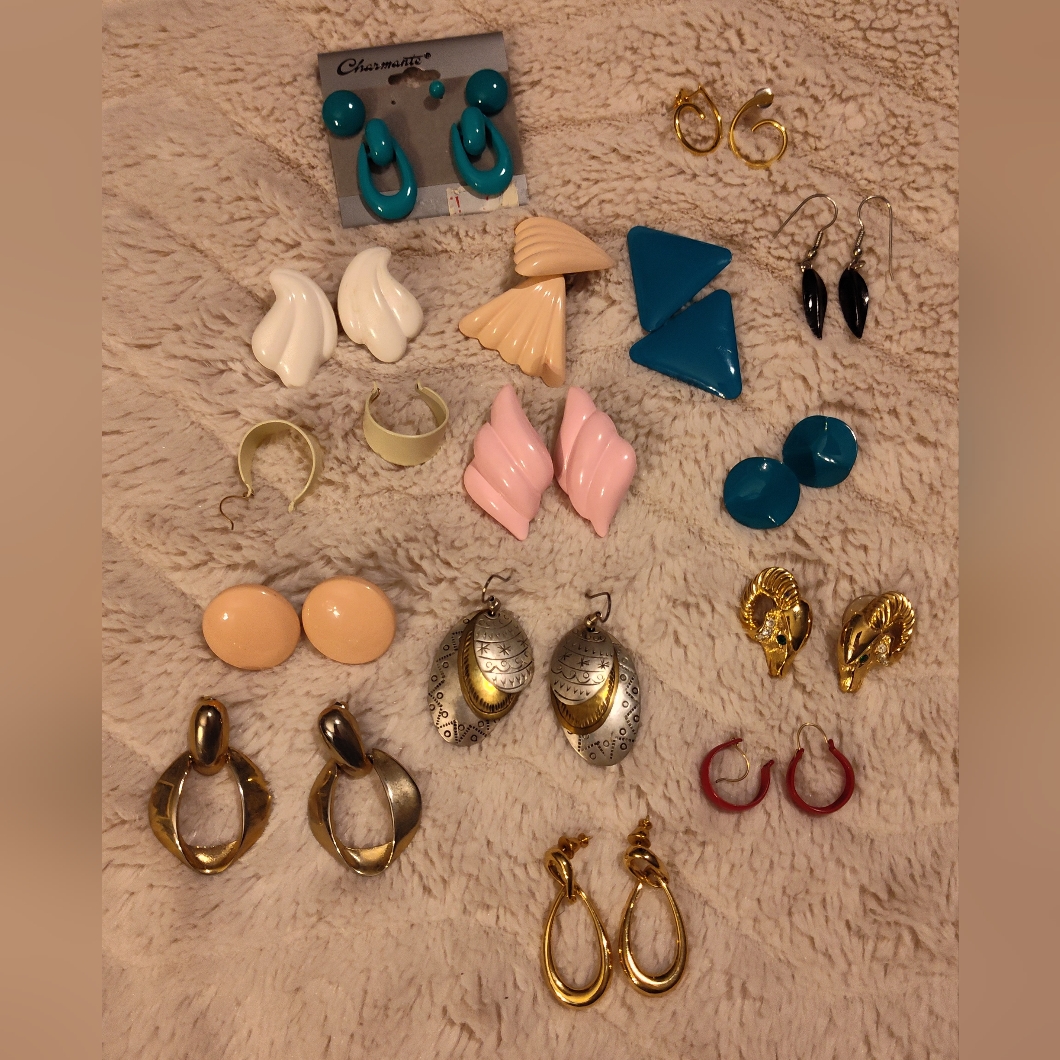 Vintage 1970s And 1980s Earrings Bundle 16prs 25$